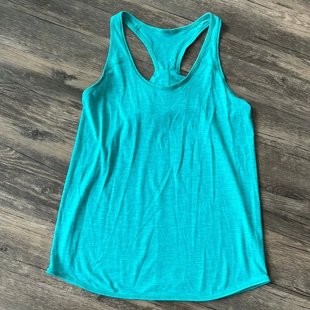 Lululemon Essential Tank - Picture 2 of 4